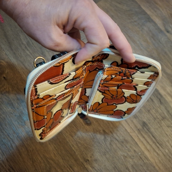 The Sakroots Crossbody Wallet. - Picture 11 of 13